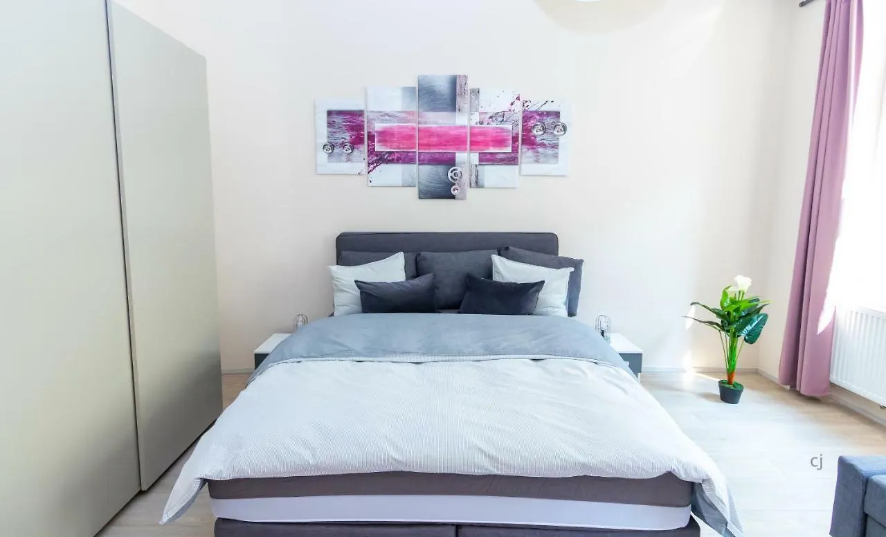 Radiant Premium Apartments - Fuenfhaus Vienna 0*,  Austria